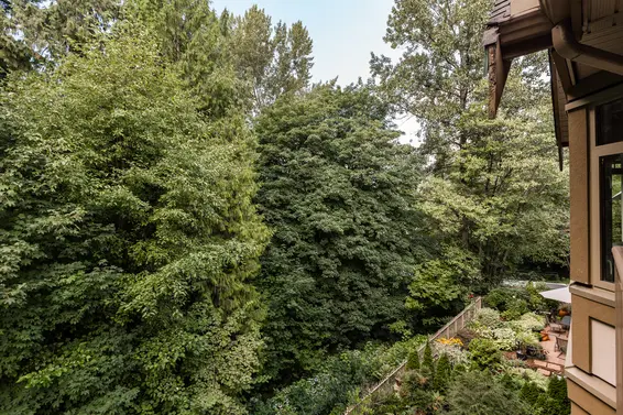 Outlook - 401 2059 Chesterfield Avenue, North Vancouver  