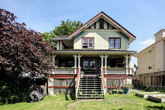 445 East 16th Street, North Vancouver