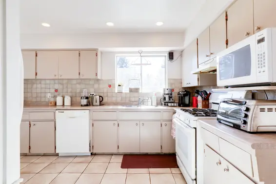Kitchen - 926 East 29th Street, North Vancouver  