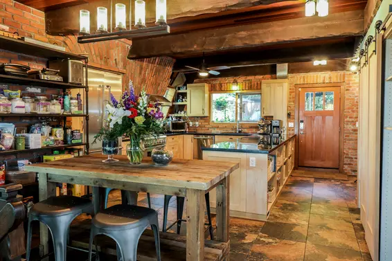 Eating Area - 440 Upper Bayview Road, Lions Bay  