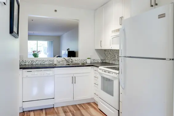 Kitchen - 308-1000 Bowron Court, North Vancouver  