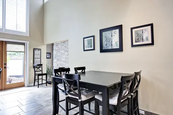 Eating Area - 2400 Weymouth Place, North Vancouver  