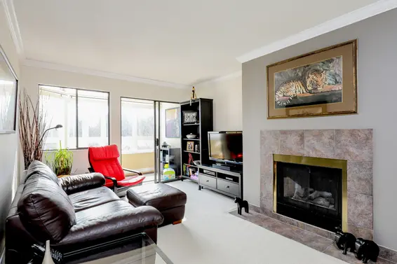 Living Room - 304-1155 Ross Road  