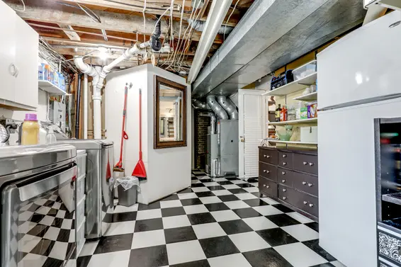 515 E 19th Street, North Vancouver - laundry room 2  