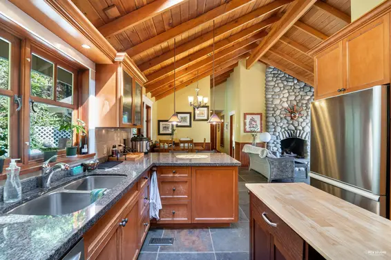 2261 Gisby Street, West Vancouver For Sale - image 16