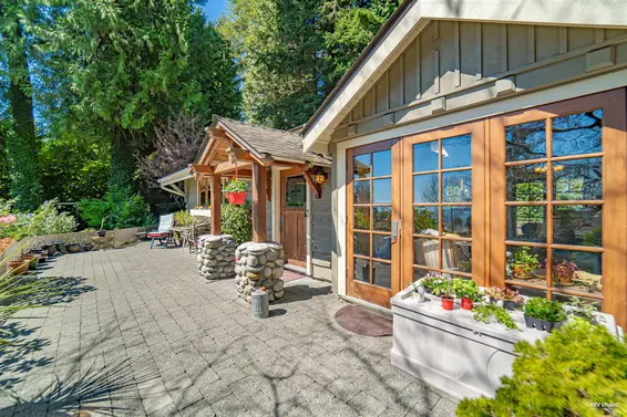 2261 Gisby Street, West Vancouver For Sale - image 2