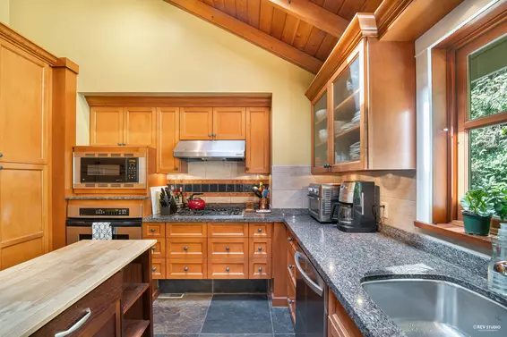 2261 Gisby Street, West Vancouver For Sale - image 21