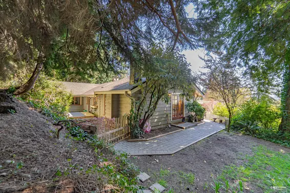 2261 Gisby Street, West Vancouver For Sale - image 40