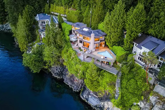 8275 Pasco Road, West Vancouver