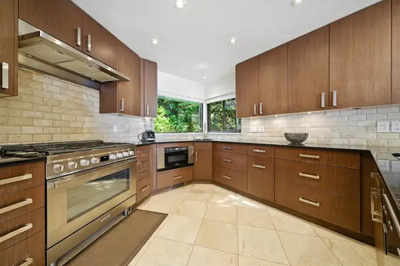 8275 Pasco Road, West Vancouver For Sale - image 14