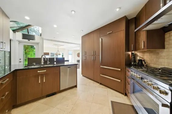 8275 Pasco Road, West Vancouver For Sale - image 15