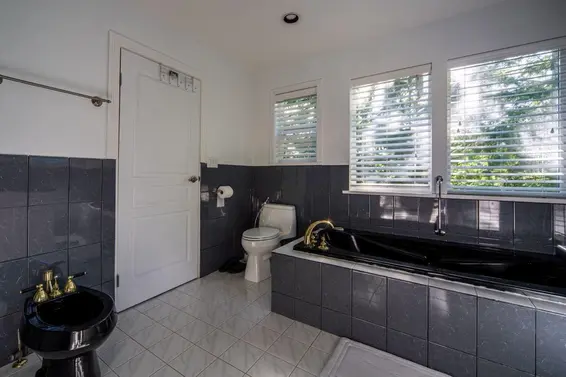 1704 Pierard Road, North Vancouver For Sale - image 11