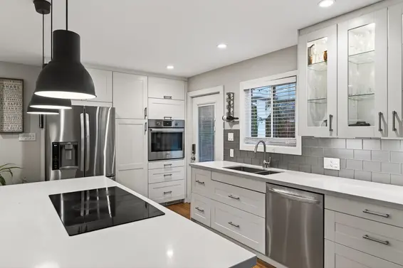 2568 Carnation Street, North Vancouver For Sale - image 11