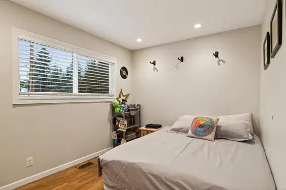 2568 Carnation Street, North Vancouver For Sale - image 15