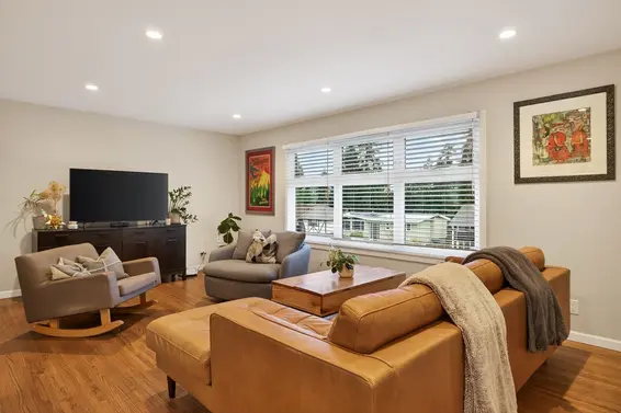 2568 Carnation Street, North Vancouver For Sale - image 2