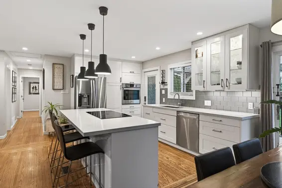 2568 Carnation Street, North Vancouver For Sale - image 8