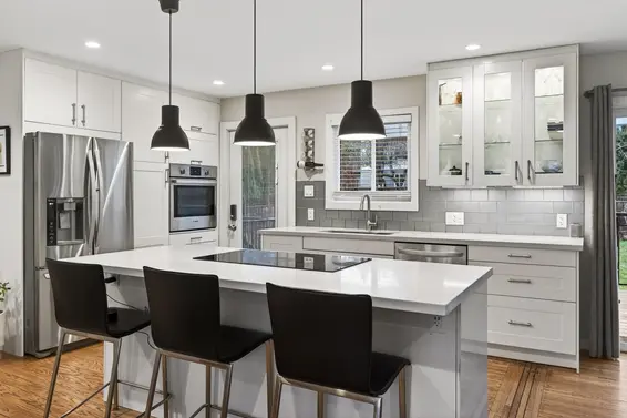 2568 Carnation Street, North Vancouver For Sale - image 9