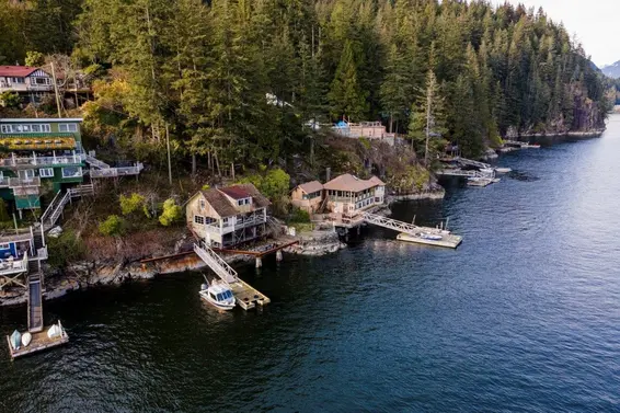 5748 Sunshine Falls Lane, North Vancouver For Sale - image 2
