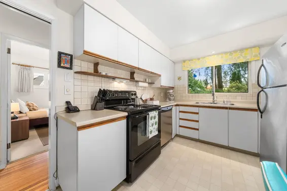 2011 Bridgman Avenue, North Vancouver For Sale - image 15