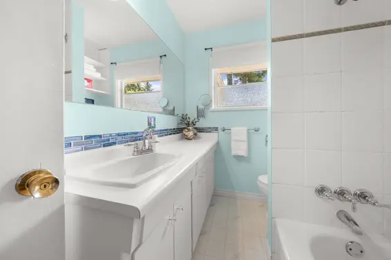 2011 Bridgman Avenue, North Vancouver For Sale - image 19