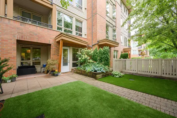 112 2601 Whiteley Court, North Vancouver For Sale - image 3