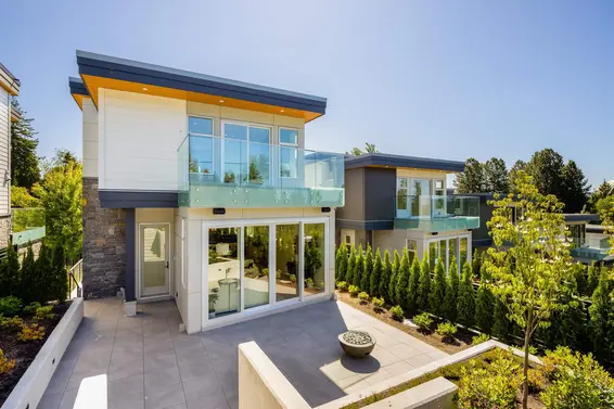 584 Arthur Erickson Place, West Vancouver For Sale - image 3
