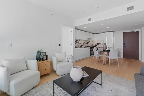 407 135 East 13 Street, North Vancouver For Sale - image 3