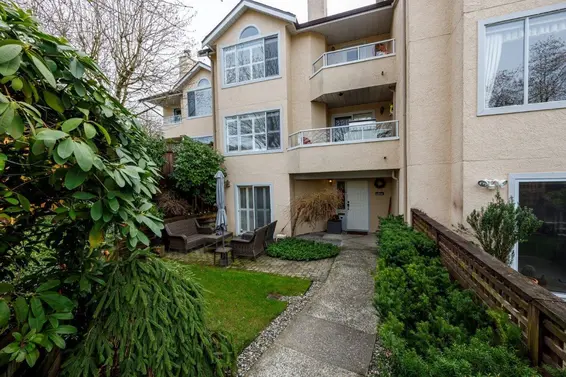 2 261 West 16th Street, North Vancouver
