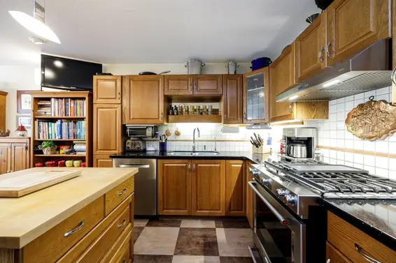 2 261 West 16th Street, North Vancouver For Sale - image 11