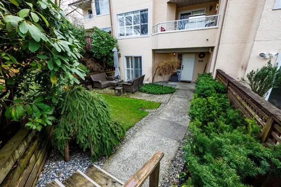2 261 West 16th Street, North Vancouver For Sale - image 2