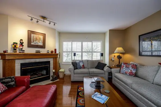 2 261 West 16th Street, North Vancouver For Sale - image 3