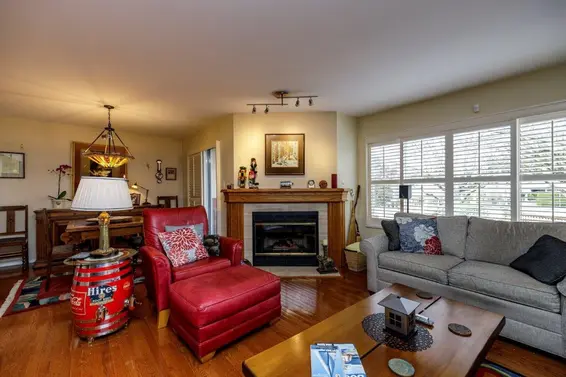 2 261 West 16th Street, North Vancouver For Sale - image 4