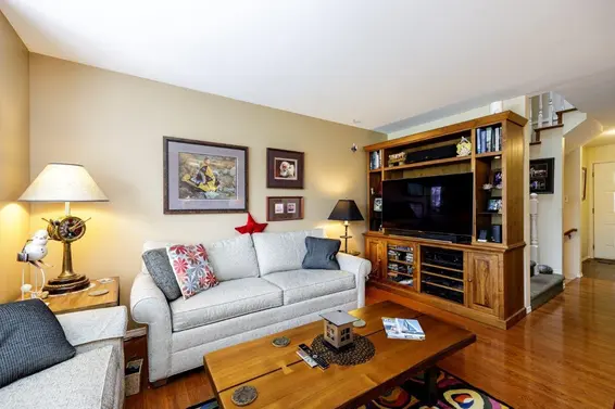 2 261 West 16th Street, North Vancouver For Sale - image 6