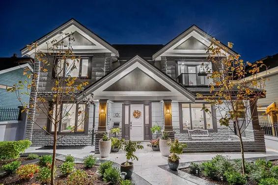 559 East 4th Street, North Vancouver For Sale - image 2