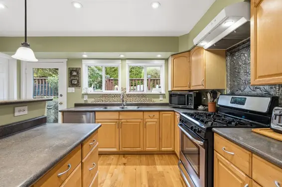 272 Osborne Road, North Vancouver For Sale - image 8