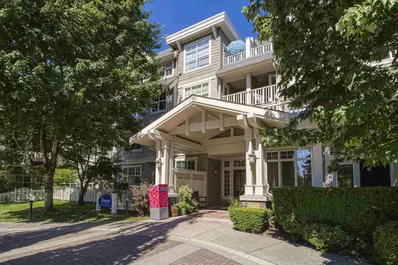 201 960 Lynn Valley Road, North Vancouver