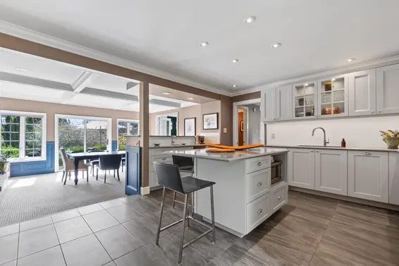 4817 Meadfeild Road, West Vancouver For Sale - image 11