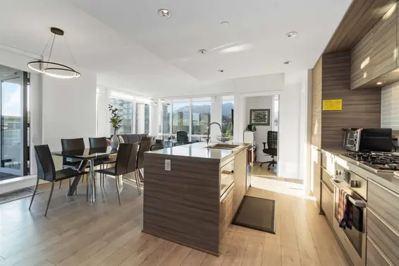 808 1550 Fern Street, North Vancouver For Sale - image 4