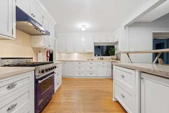 1045 Cortell Street, North Vancouver For Sale - image 11