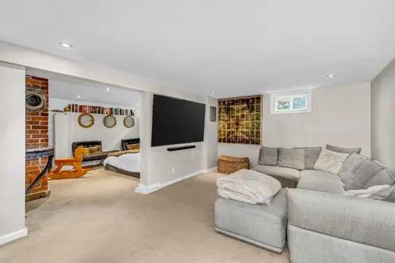 1045 Cortell Street, North Vancouver For Sale - image 35