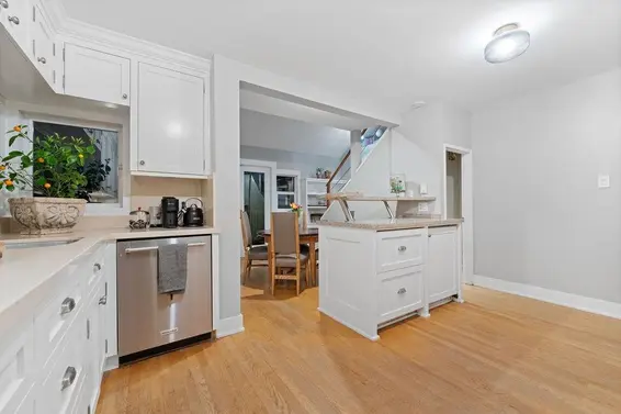 1045 Cortell Street, North Vancouver For Sale - image 7