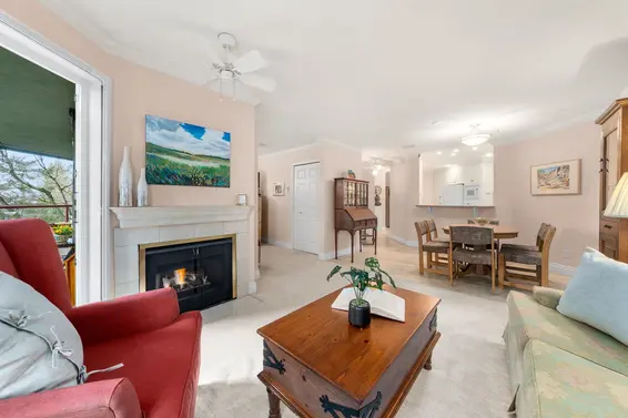 212 2800 Chesterfield Avenue, North Vancouver For Sale - image 2