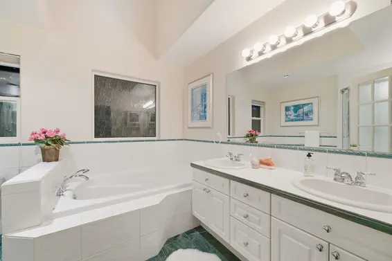 4383 Cove Cliff Road, North Vancouver For Sale - image 14