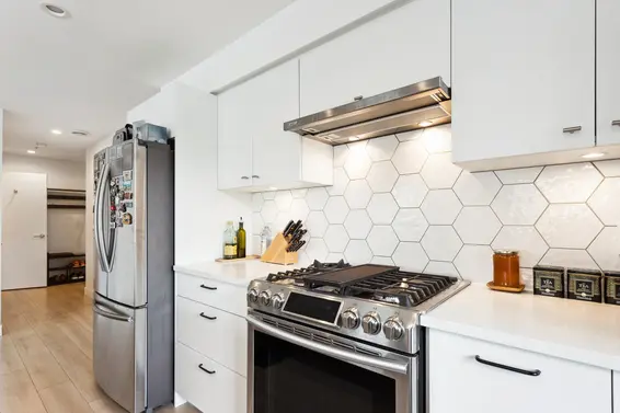 208 1519 Crown Street, North Vancouver For Sale - image 7