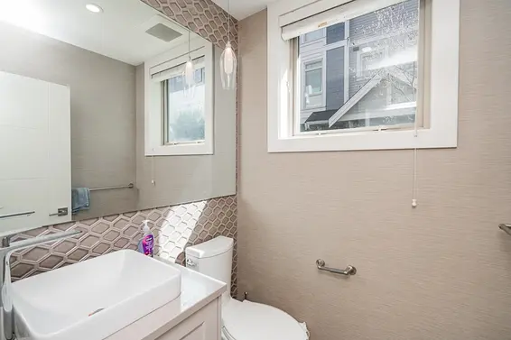 4 115 West Queens Road, North Vancouver For Sale - image 11