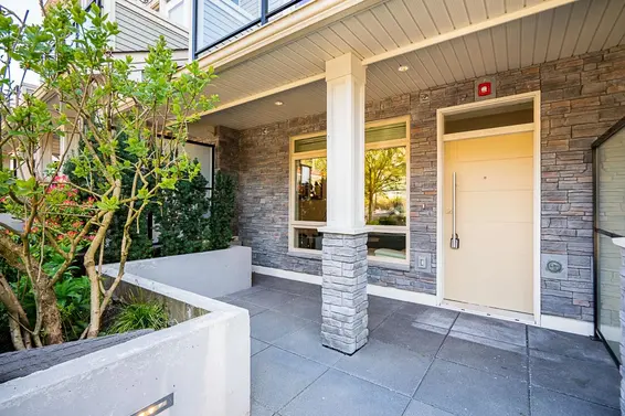 4 115 West Queens Road, North Vancouver For Sale - image 3