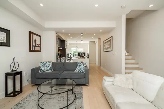 4 115 West Queens Road, North Vancouver For Sale - image 4