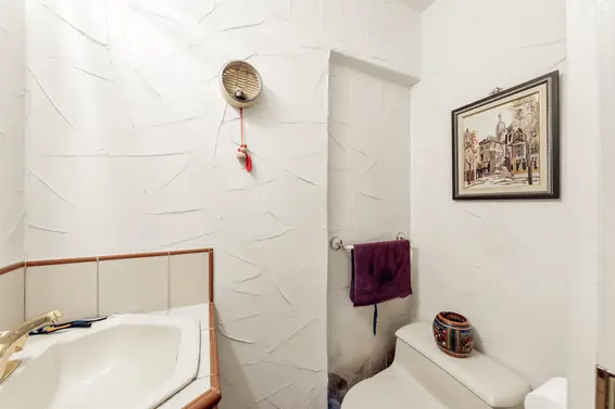 1670 Ayleslynn Drive, North Vancouver For Sale - image 21