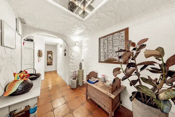 1670 Ayleslynn Drive, North Vancouver For Sale - image 3