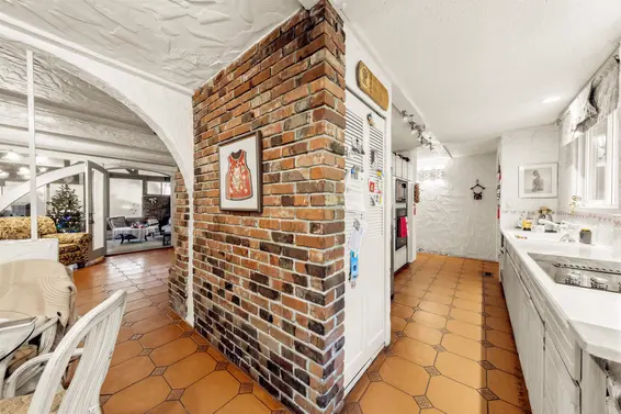 1670 Ayleslynn Drive, North Vancouver For Sale - image 5